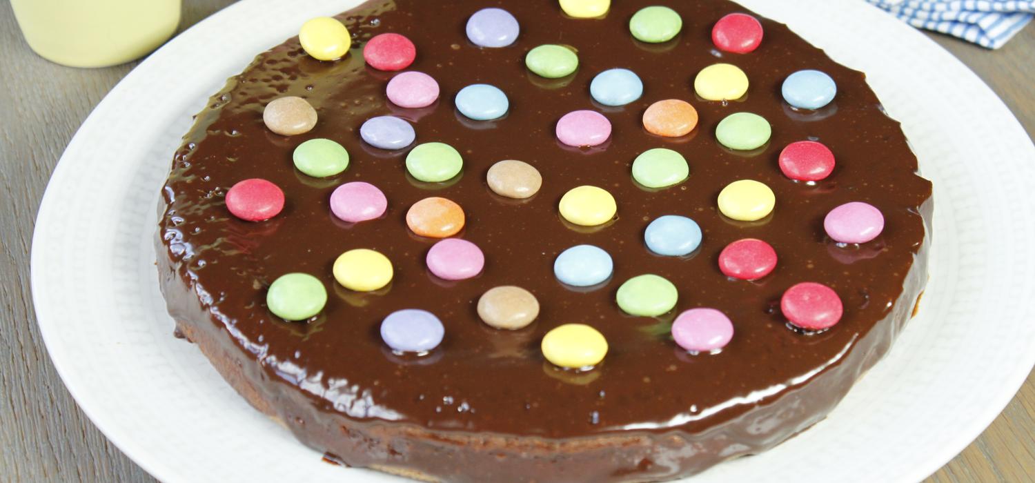 Gateau D Anniversaire Aux 2 Chocolats Et Smarties Nestle Dessert