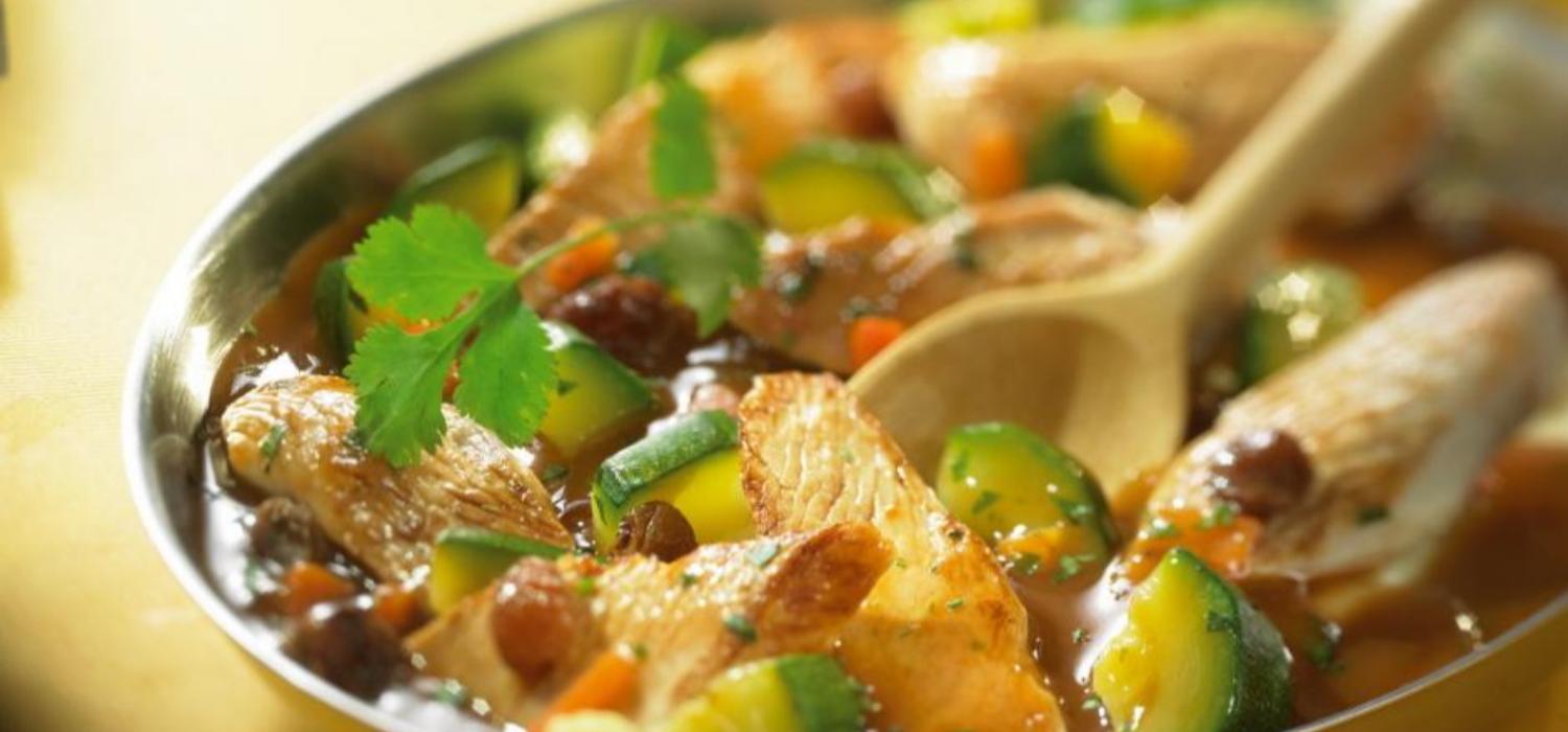 Tajine de poulet aux courgettes et abricots