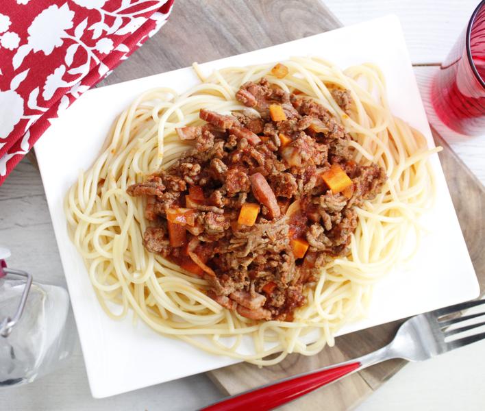 Spaghetti bolognaise et petits lardons MAGGI