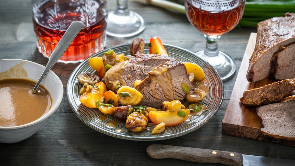Rinderschmorbraten mit Äpfeln und Maronen