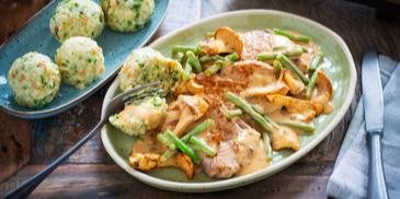 Jäger-Sahne-Schnitzel mit grünen Bohnen