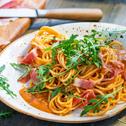 Spaghetti mit Parmaschinken und Rucola