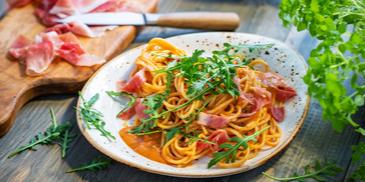 Spaghetti mit Parmaschinken und Rucola