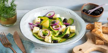 Kretischer Zucchinisalat mit Schafskäse und Oliven