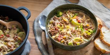 Hackfleisch-Käsesuppe mit Gemüse