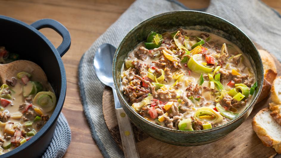 Hackfleisch-Käsesuppe mit Gemüse