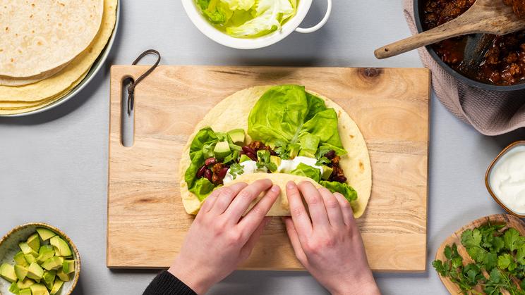 Chili-Wraps mit Avocado