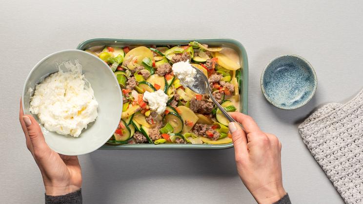 Zucchini-Hackfleisch Gratin mit Fetakäse