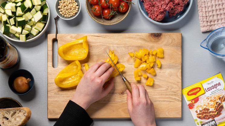 Ratatouille-Feta-Gratin mit Frikadellen