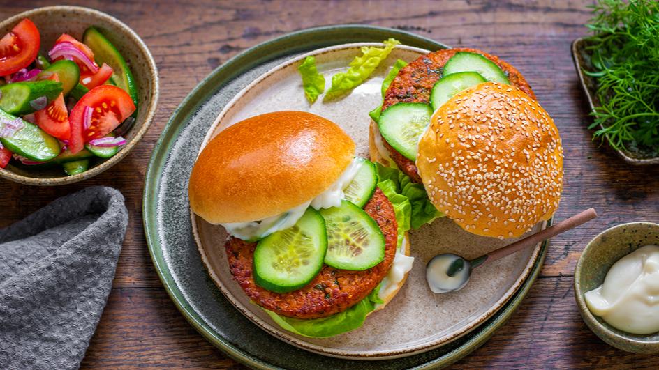 Linsen-Burger mit veganer Mayo