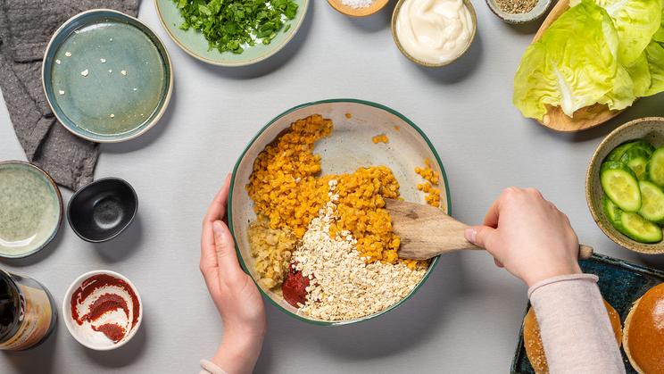 Linsen-Burger mit veganer Mayo