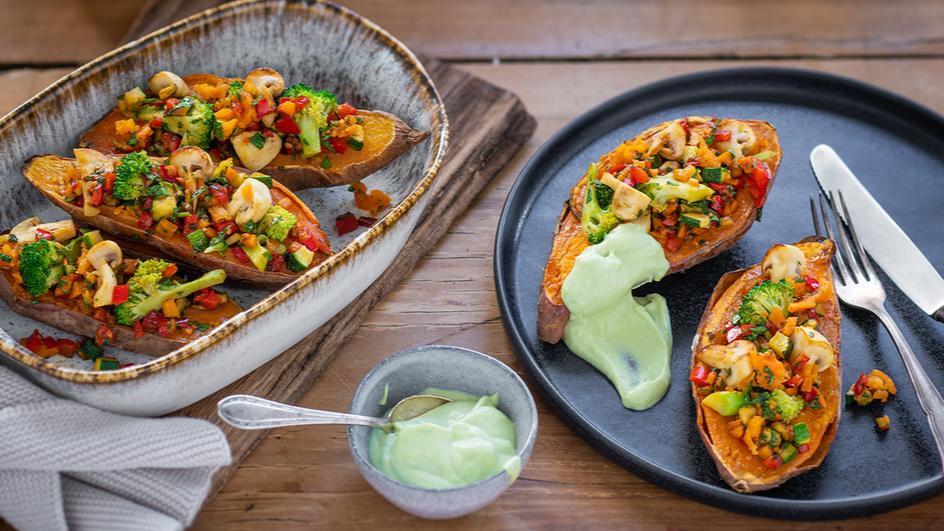 Gefüllte Süßkartoffel mit Gemüse