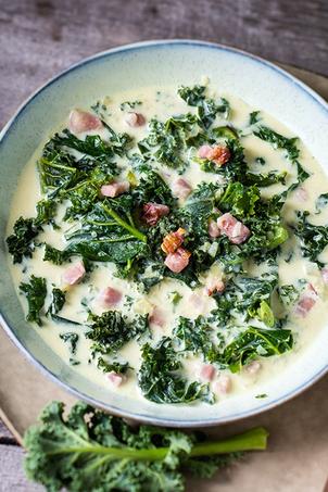 Grünkohlsuppe mit Speck