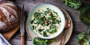 Grünkohlsuppe mit Speck