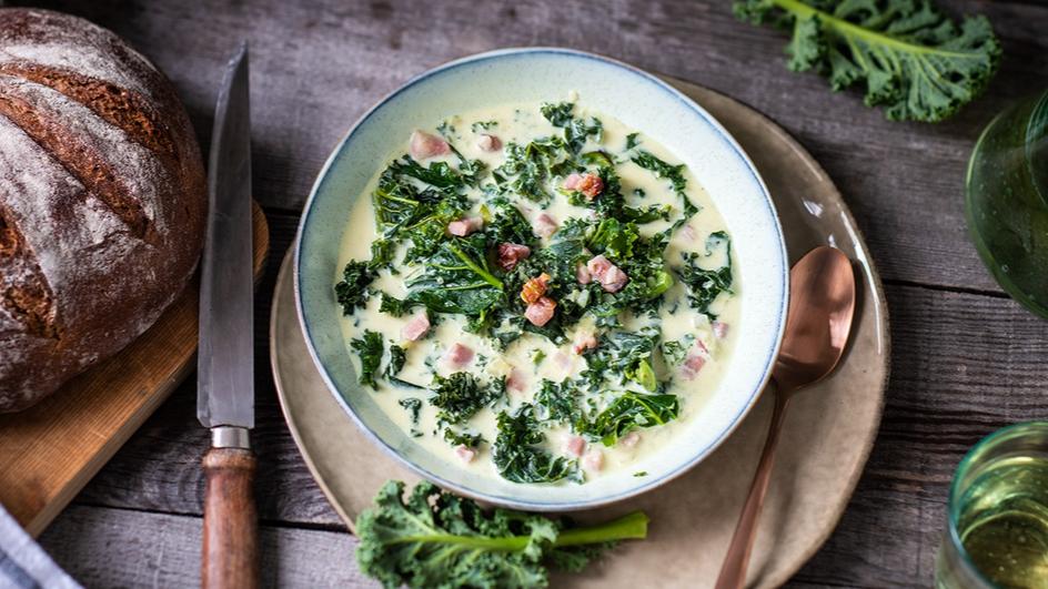 Grünkohlsuppe mit Speck