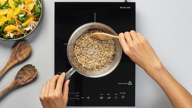 Grünkohlsalat mit Möhren und Orangen