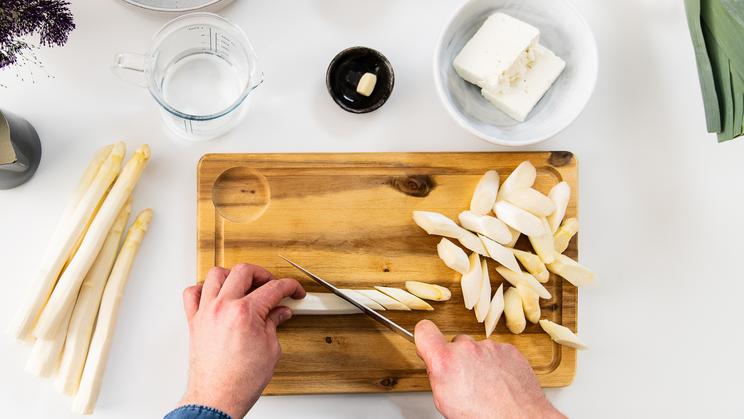 Spargeltarte mit Lauch und Feta
