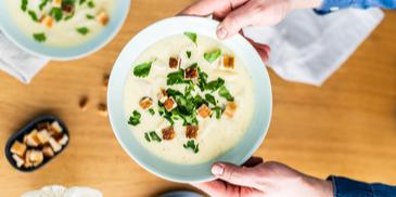 Spargelcremesuppe mit Croûtons