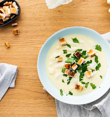 Spargelcremesuppe mit Croûtons