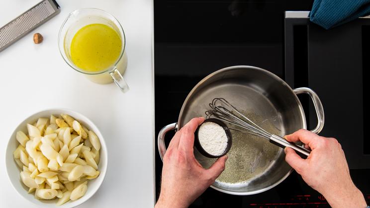 Spargelcremesuppe mit Croûtons
