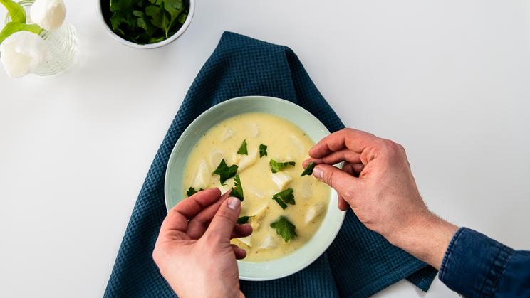 Spargelcremesuppe mit Croûtons