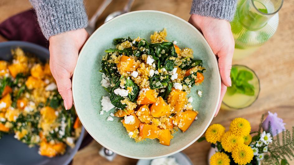 Quinoa-Kürbis-Pfanne mit Spinat