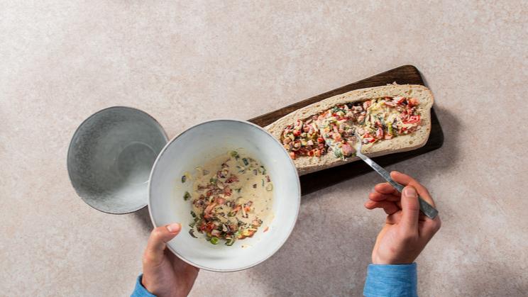 Gefülltes Raclette-Brot