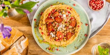 Hummus mit Granatapfel und Feta