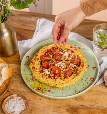 Hummus mit Granatapfel und Feta