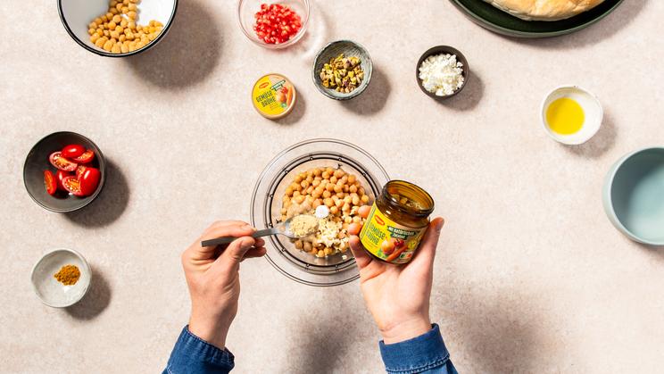 Hummus mit Granatapfel und Feta