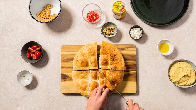 Hummus mit Granatapfel und Feta