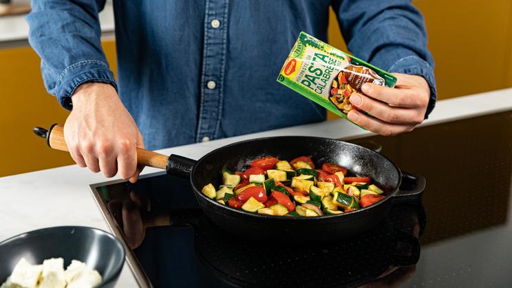 Mediterrane Gnocchi-Pfanne mit Feta