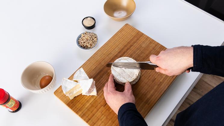 Feldsalat mit Camembert in Nusskruste
