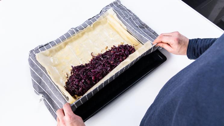 Rotkohlstrudel mit Nüssen