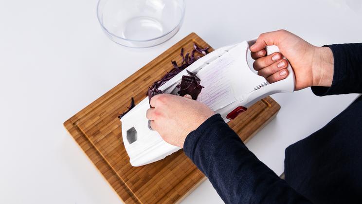 Rotkohlsalat mit karamellisierten Walnüssen