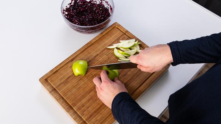 Rotkohlsalat mit karamellisierten Walnüssen
