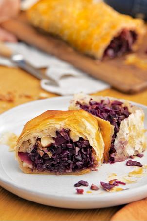 Rotkohlstrudel mit Nüssen