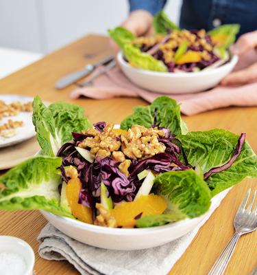 Rotkohlsalat mit karamellisierten Walnüssen