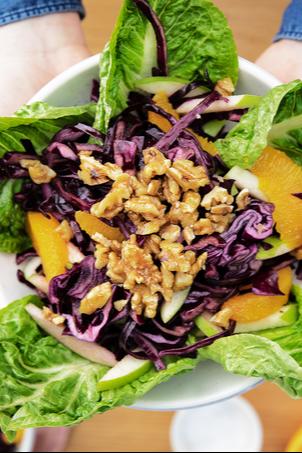 Rotkohlsalat mit karamellisierten Walnüssen