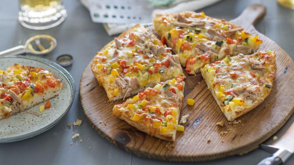 Fladenbrot-Pizza mit Thunfisch