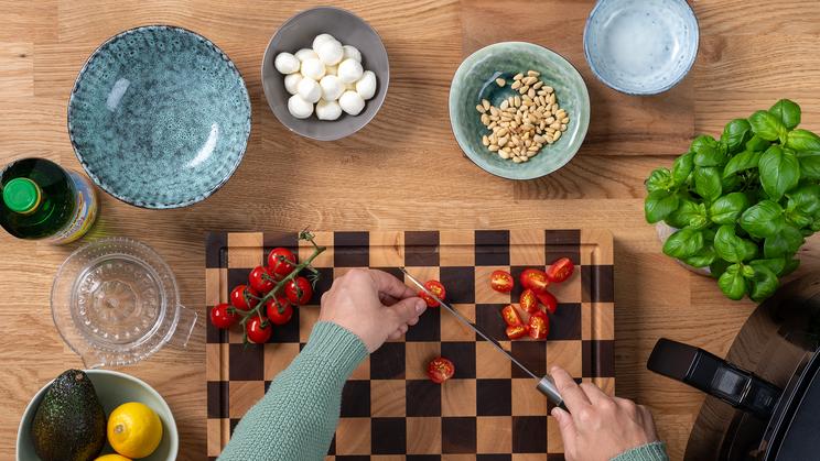 Knusprige Kartoffeln in der Heißluftfritteuse mit Avocado-Pesto