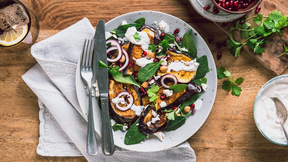 Auberginensalat mit Tahini-Dressing