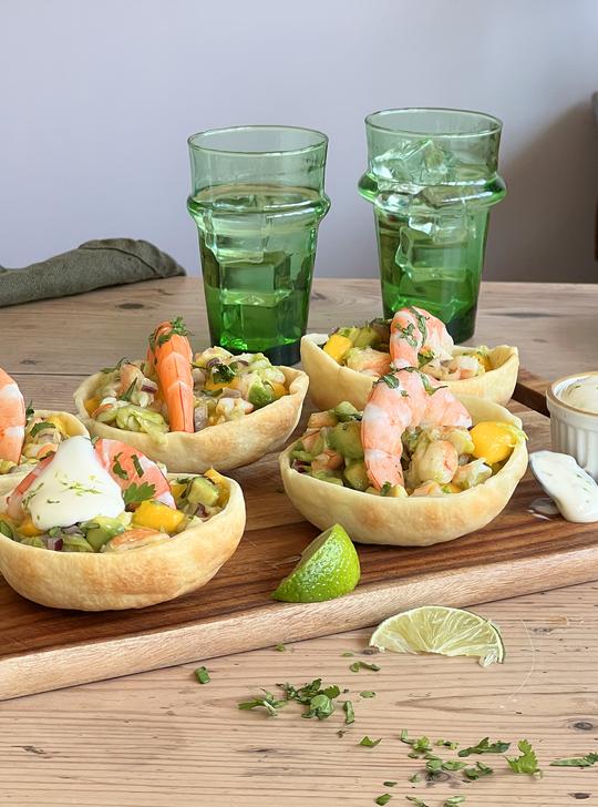 Ensalada de langostinos en empanadas argentinas