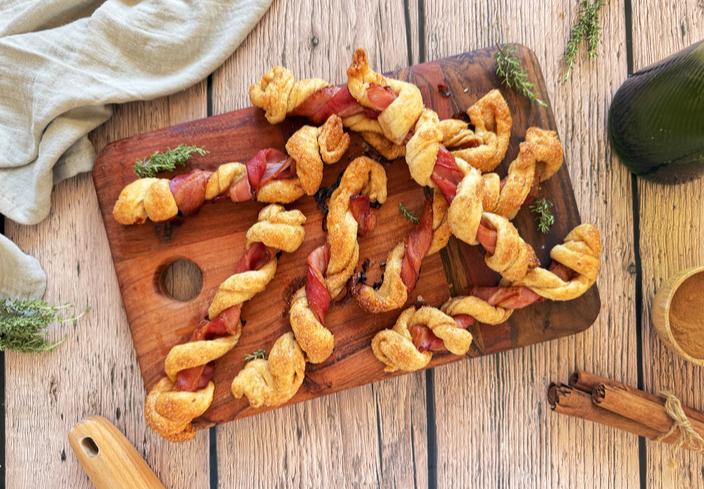 Rollitos cinnamon de hojaldre y bacon