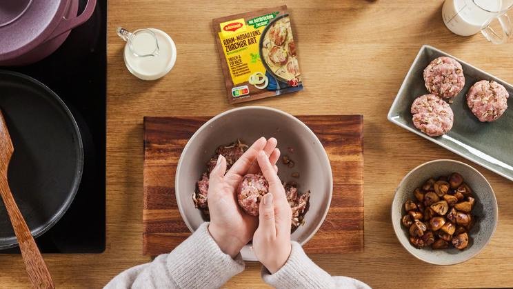 Schlemmer-Frikadellen mit Champignons | maggi.de