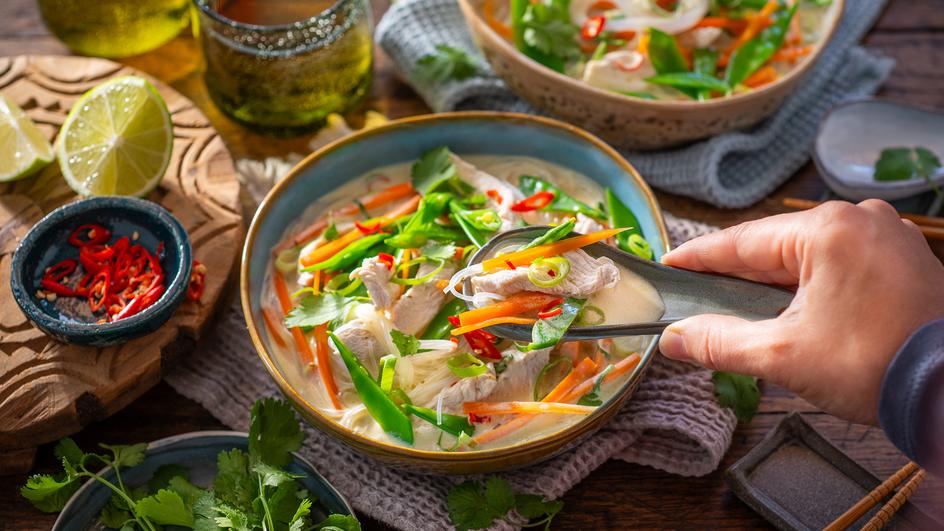 Thai Kokos-Suppe mit Hähnchen