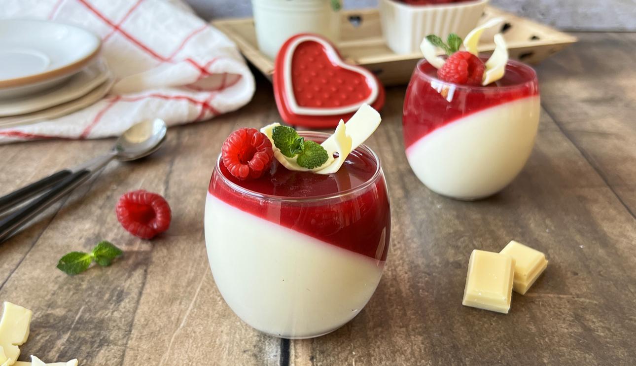 Copas de Mousse de Chocolate Blanco con Frambuesas