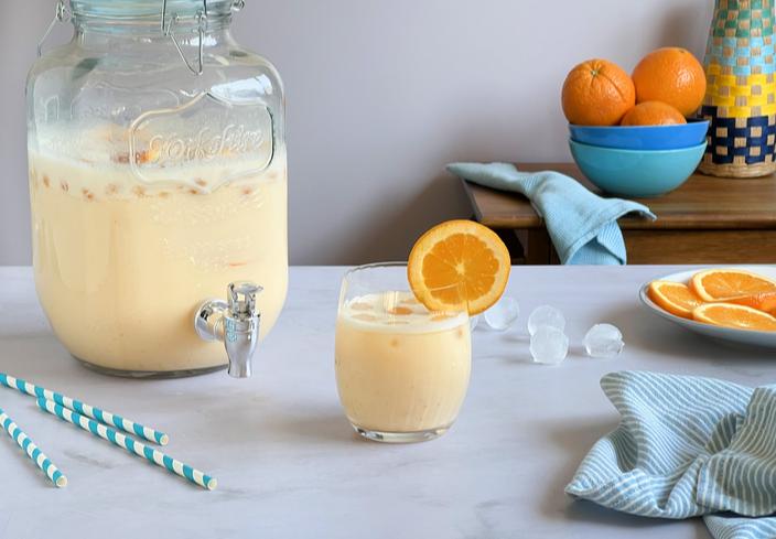 Bebida cremosa de naranja y leche condensada. Ideal Verano.