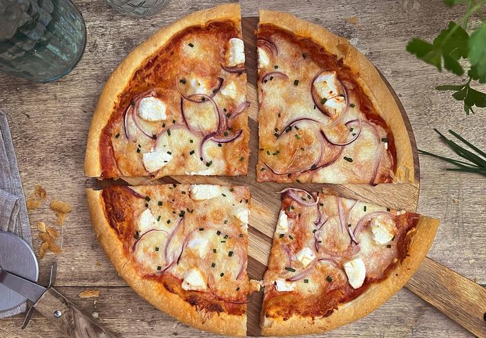 Pizza cuatro quesos con hojaldre