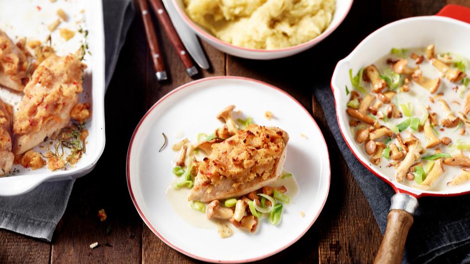 Hähnchenbrust mit Chili-Aprikosen-Kruste und Pilzragout